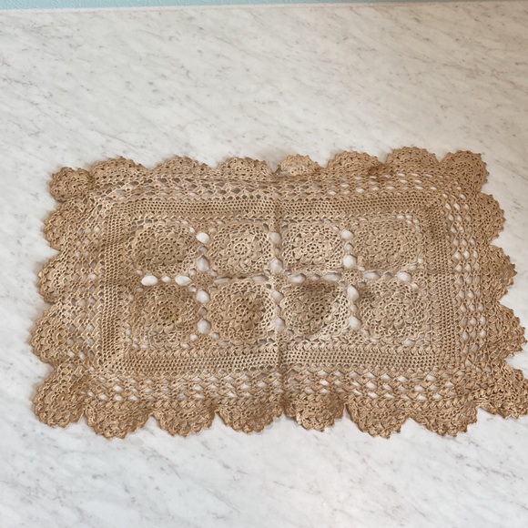 Antique Placemat Doily - Picture 2 of 2